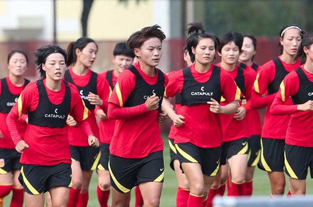 爱游戏体育官方入口-关于上海市女足比赛赛况火热，球员个个表现出色的信息
